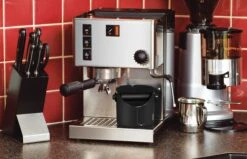 Dreamfarm Grindenstein Knock Box - Black 7 Dreamfarm Grindenstein Knock Box - Black -Coffee Series Shop Dreamfarm Grindenstein Scene Charcoal 1 6343a759 88ae 4f5b a300 17e0236d7fa4