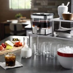 KitchenAid® Cold Brew Coffee Maker - 14 Cup 27 KitchenAid® Cold Brew Coffee Maker - 14 Cup -Coffee Series Shop kitchenaidcoldbrewmakerlifestyle6 a32651b1 dc98 48be b8ec 977785ff029c